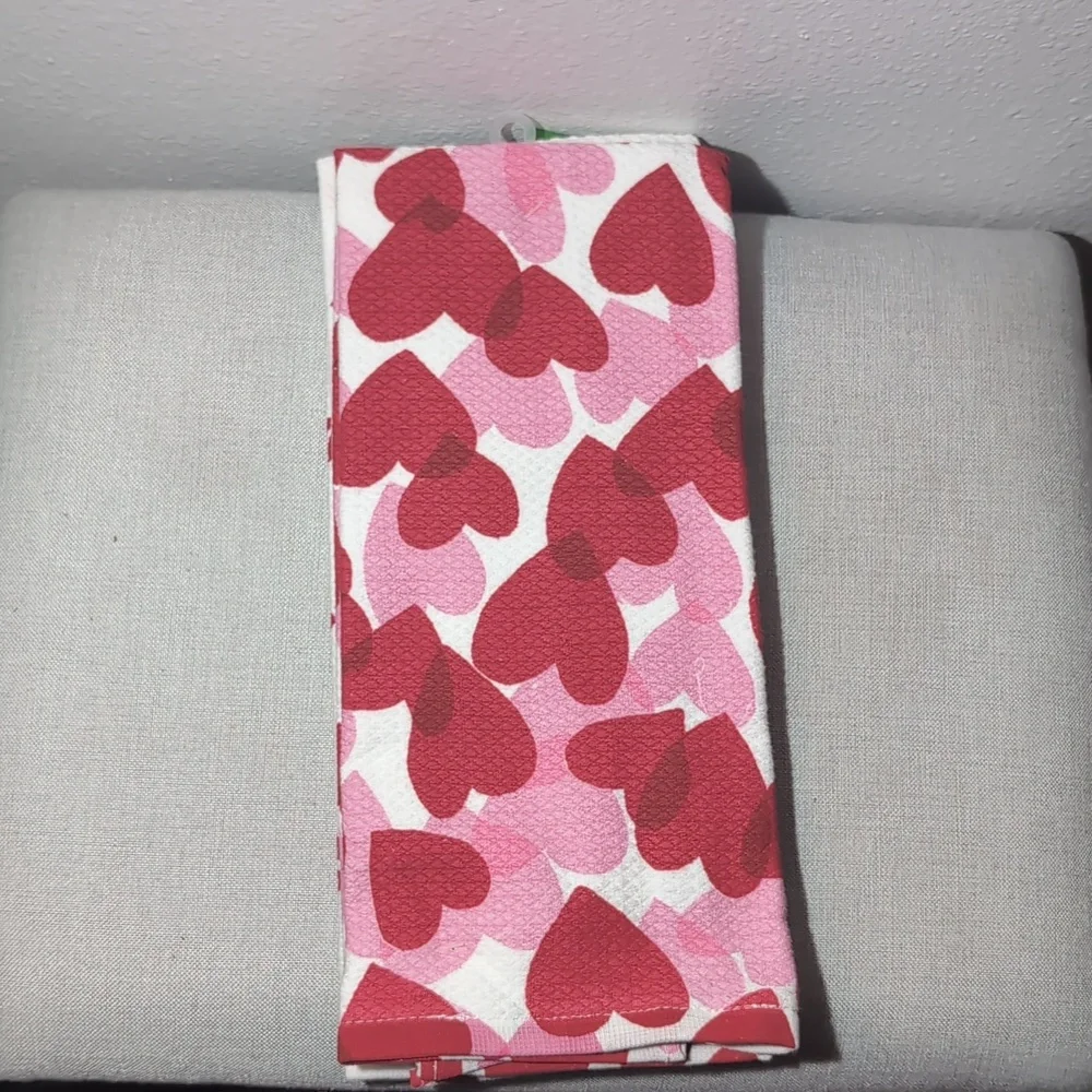 NWT Kate Spade Heart and Lip Print Red White 100% Cotton Kitchen Towel set of 2